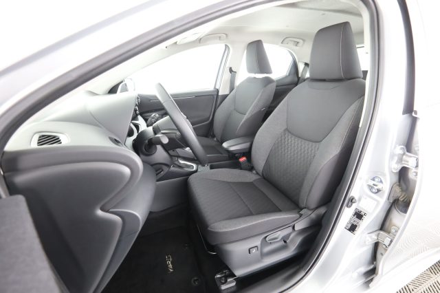TOYOTA Yaris usata 2