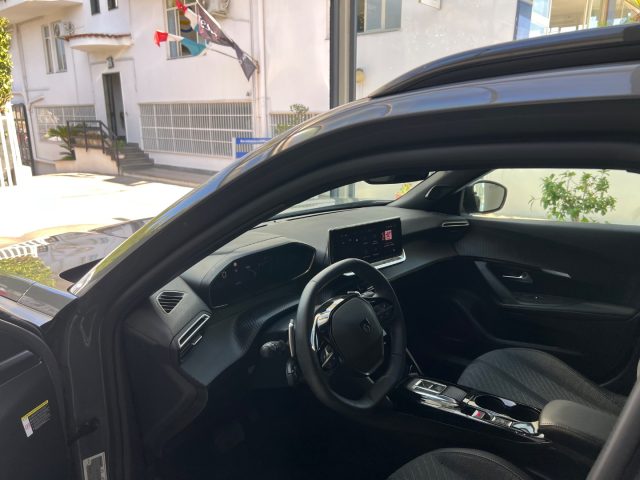 PEUGEOT 2008 usata, con Isofix