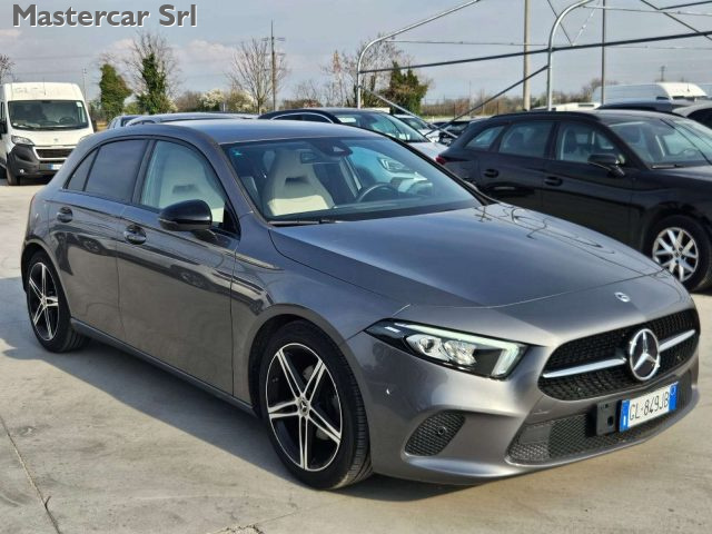 MERCEDES-BENZ A 160 usata, con Fari LED