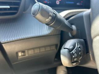 PEUGEOT 2008 usata, con Volante in pelle