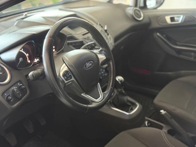 FORD Fiesta usata, con USB
