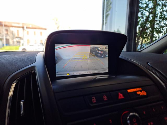 OPEL Zafira Tourer usata, con Park Distance Control