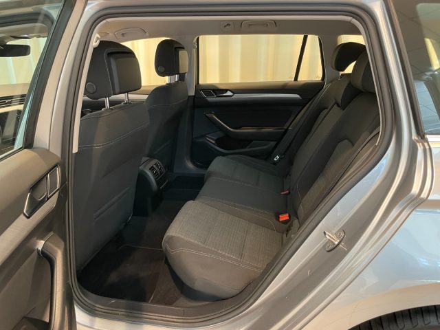 VOLKSWAGEN Passat Variant usata, con Alzacristalli elettrici