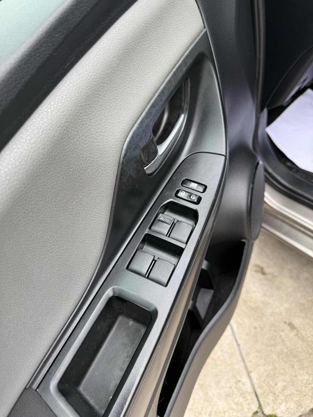 TOYOTA Yaris usata, con ESP