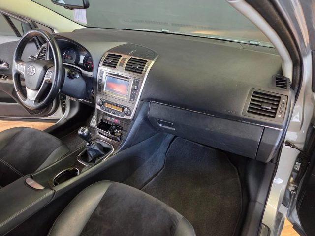 TOYOTA Avensis usata, con Servosterzo
