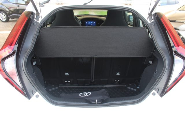 TOYOTA Aygo X usata, con Autoradio digitale