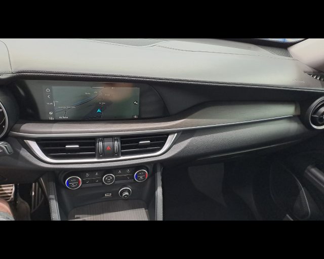 ALFA ROMEO Stelvio usata, con Autoradio digitale
