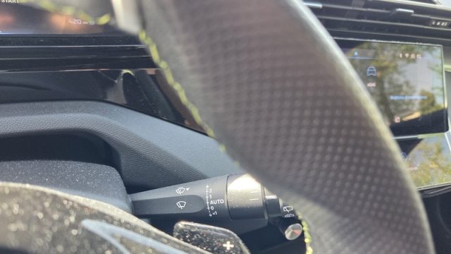 PEUGEOT 308 usata, con Volante in pelle