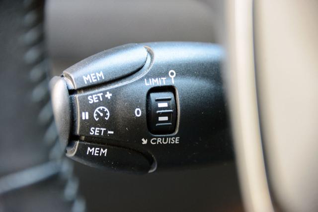 PEUGEOT 2008 usata, con Volante multifunzione
