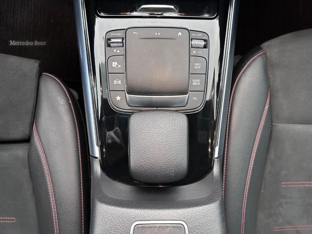MERCEDES-BENZ GLA 200 usata, con Autoradio digitale