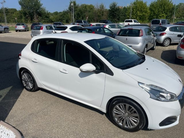 PEUGEOT 208 usata, con Autoradio