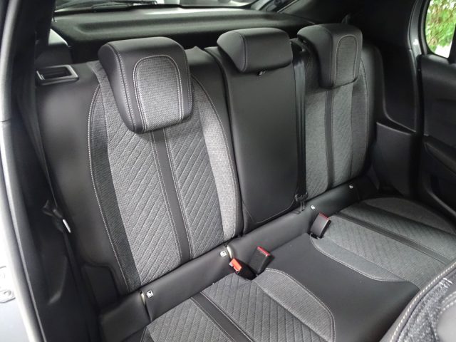 PEUGEOT 208 usata, con Volante in pelle