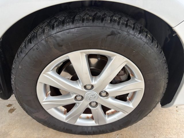 TOYOTA Yaris usata, con Luci diurne