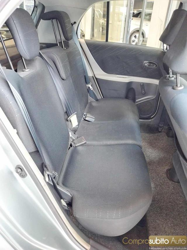 TOYOTA Yaris usata 16