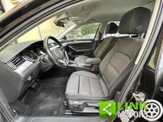 VOLKSWAGEN Passat Variant usata, con Airbag