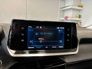 PEUGEOT 2008 usata, con Controllo automatico clima