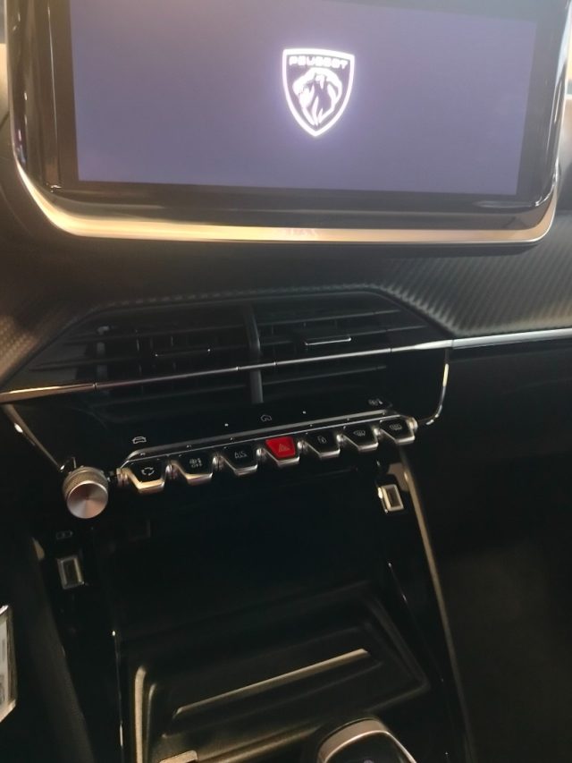PEUGEOT 2008 usata, con Sensore di pioggia