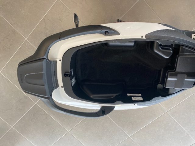 PIAGGIO MP3 usata 8