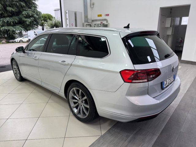 VOLKSWAGEN Passat Variant usata, con Autoradio