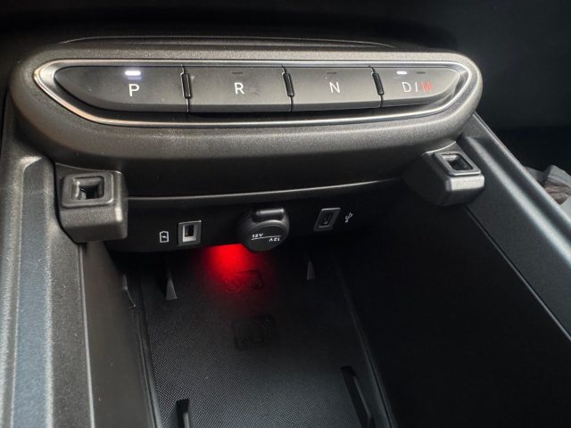 JEEP Avenger usata, con USB