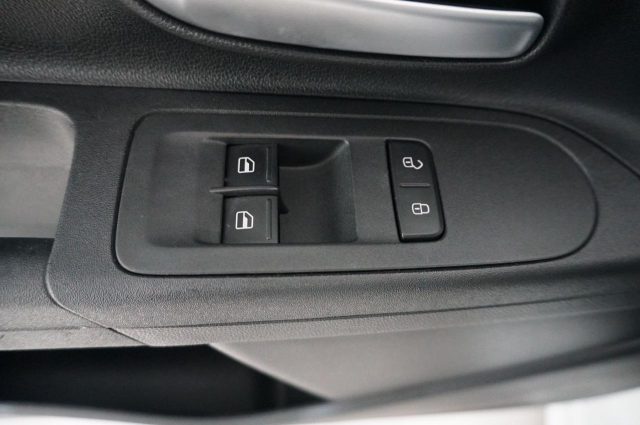 VOLKSWAGEN up! usata, con Sedile posteriore sdoppiato
