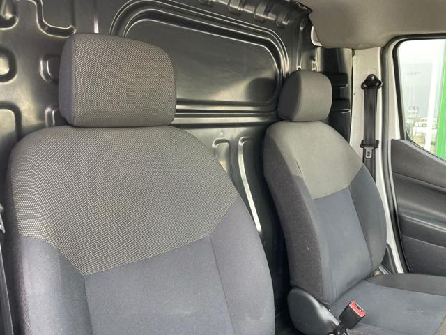 NISSAN NV200 usata, con MP3