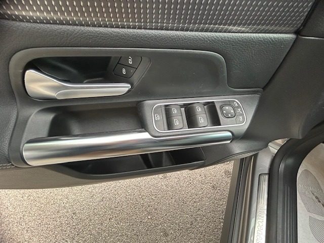 MERCEDES-BENZ GLA 200 usata, con Sedile posteriore sdoppiato