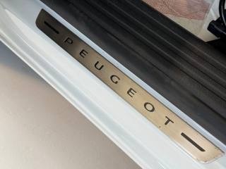 PEUGEOT 2008 usata, con Airbag testa