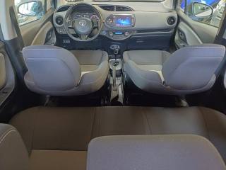 TOYOTA Yaris usata, con Luci diurne