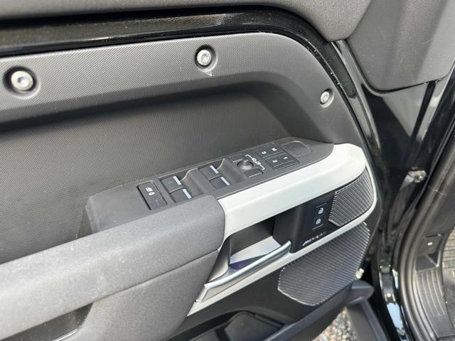 LAND ROVER Defender usata, con Gancio traino