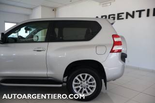 TOYOTA Land Cruiser usata, con Sensori di parcheggio posteriori