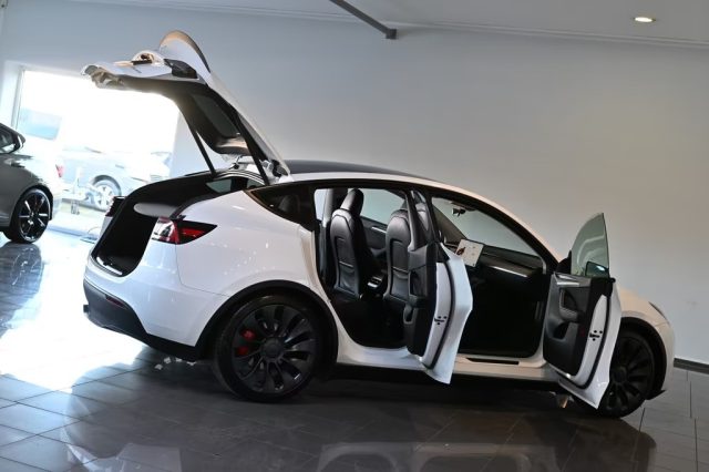 TESLA Model Y usata, con Sistema di navigazione