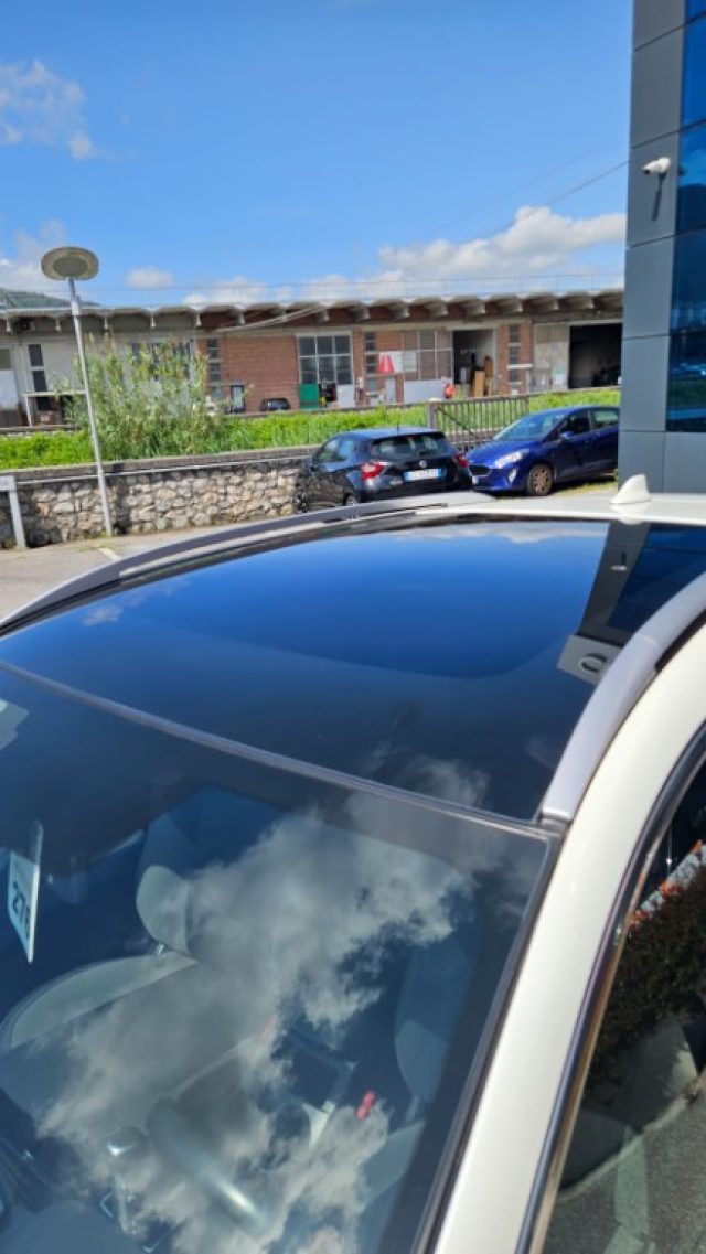 NISSAN Qashqai usata, con Fari LED