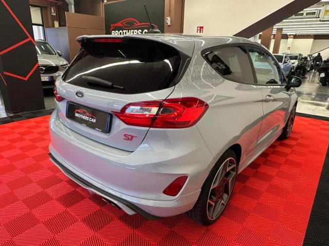 FORD Fiesta usata, con Controllo automatico clima