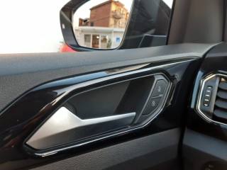 VOLKSWAGEN T-Cross usata, con USB