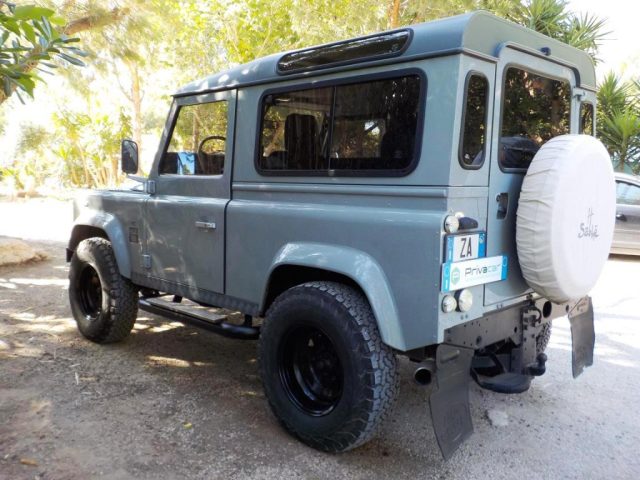 LAND ROVER Defender usata 9