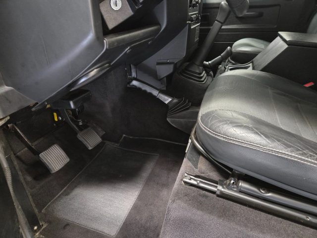 LAND ROVER Defender usata, con Isofix