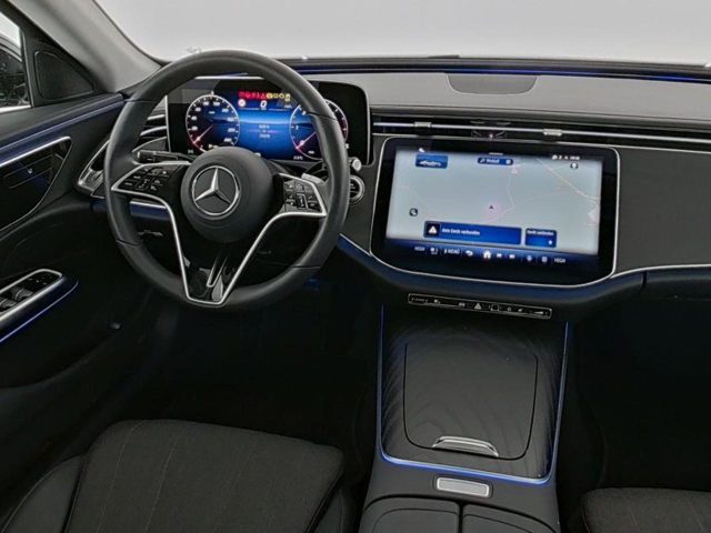 MERCEDES-BENZ E 220 usata, con Boardcomputer