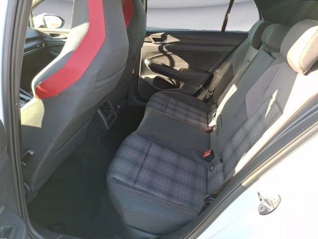VOLKSWAGEN Golf usata, con Controllo automatico clima