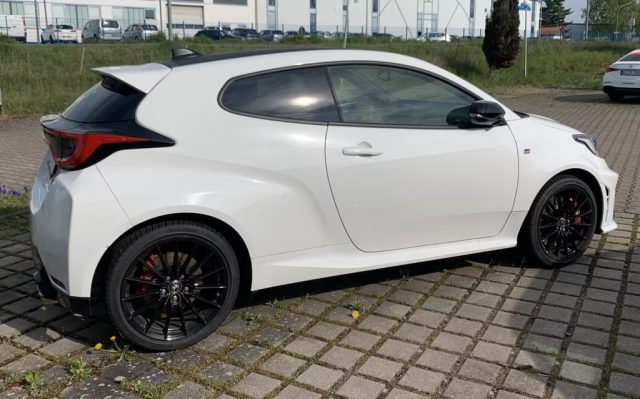 TOYOTA Yaris usata, con Alzacristalli elettrici