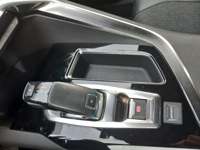 PEUGEOT 3008 usata, con Volante in pelle