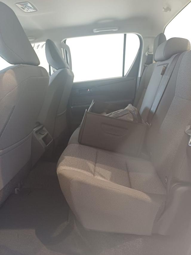 TOYOTA Hilux usata, con Autoradio