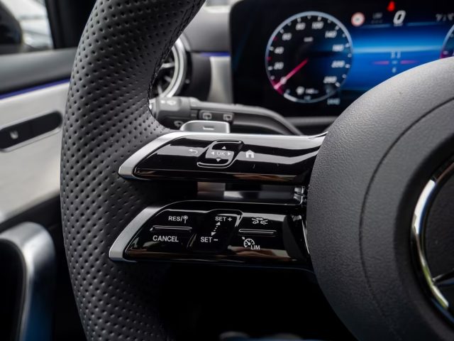 MERCEDES-BENZ A 180 usata, con Controllo automatico clima