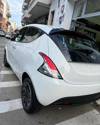 LANCIA Ypsilon usata, con Autoradio