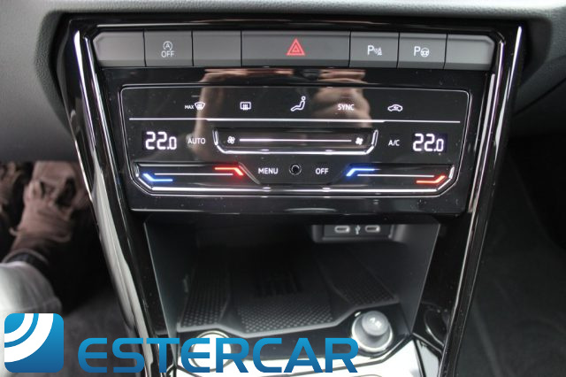 VOLKSWAGEN T-Roc usata, con Autoradio digitale