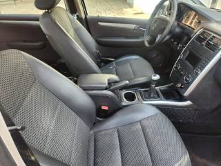 MERCEDES-BENZ B 180 usata, con Specchietti laterali elettrici
