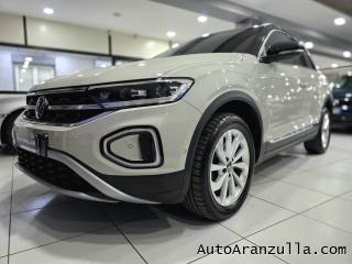 VOLKSWAGEN T-Roc usata, con Leve al volante