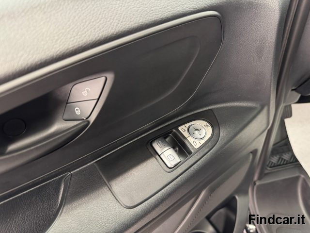 MERCEDES-BENZ Vito usata, con Sistema di parcheggio automatico
