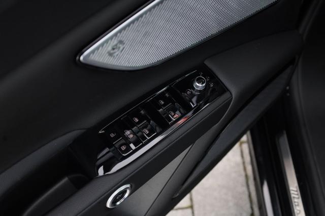 MASERATI Grecale usata, con Volante in pelle