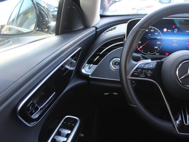 MERCEDES-BENZ E 220 usata, con Volante in pelle